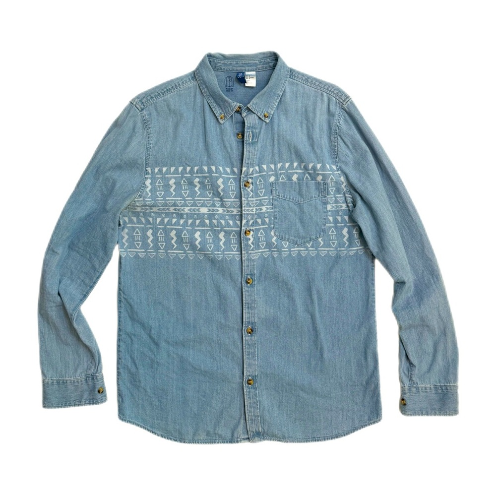 H&M Men’s Long Sleeve Denim Shirt.  Size M With Front Pocket and Tribal Print